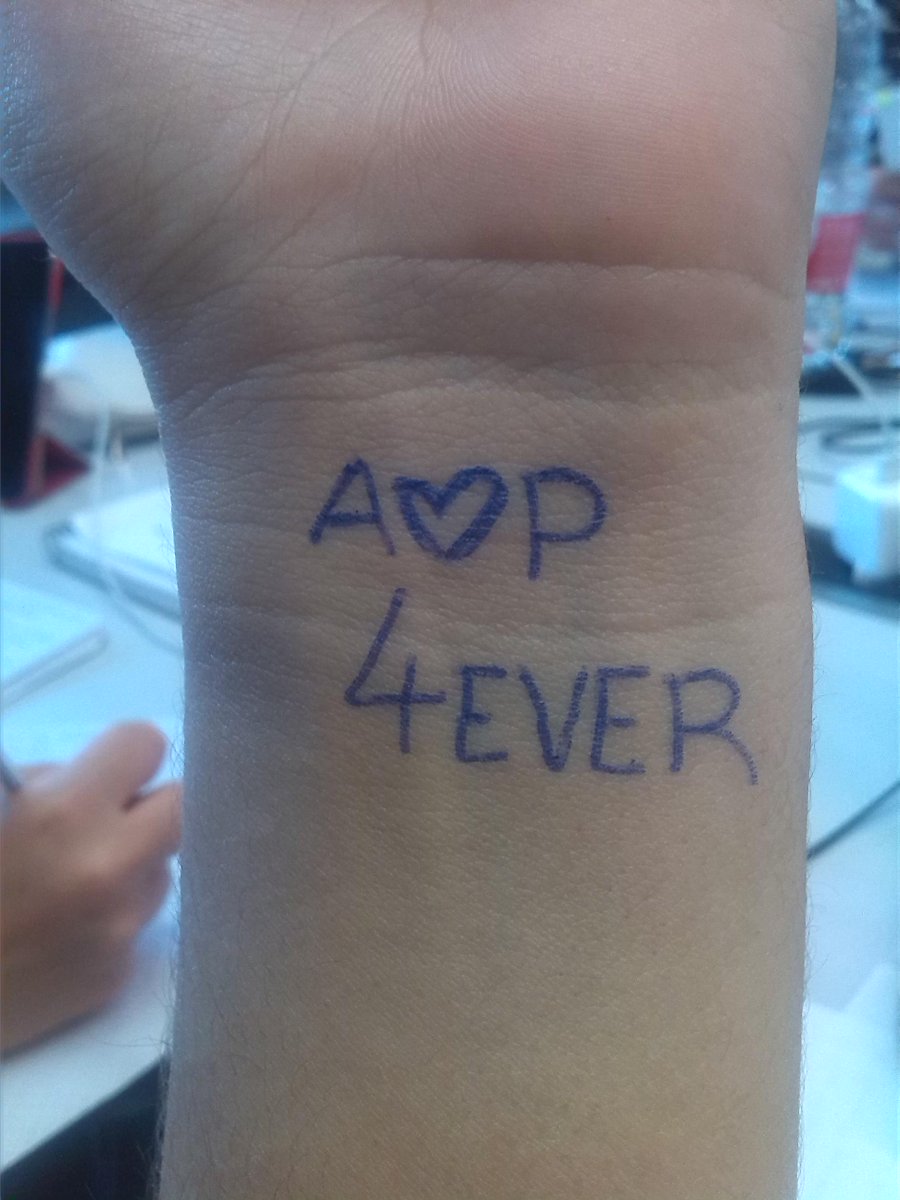 AngelaTS45's tweet photo. Amor platónico <3 http://t.co/6d9UfwAfIn