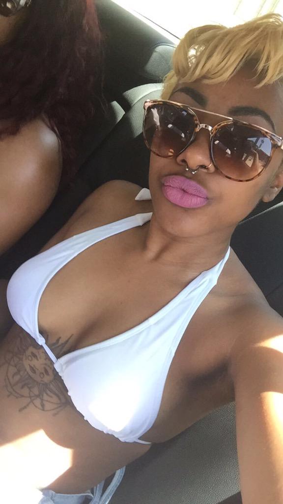 Yaz_ManianDevil's tweet photo. Beach bound☀️ #BriDayWeekend #Shenanigans2015 http://t.co/Dqb7cnzLO8
