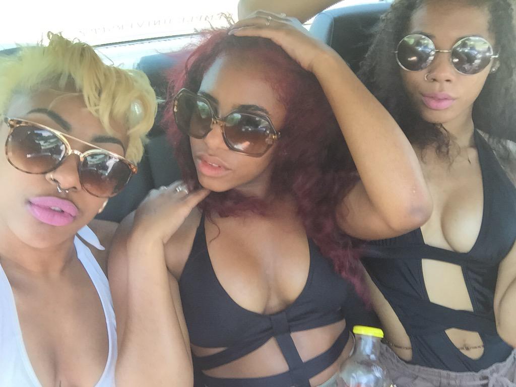 Yaz_ManianDevil's tweet photo. Beach bound☀️ #BriDayWeekend #Shenanigans2015 http://t.co/Dqb7cnzLO8