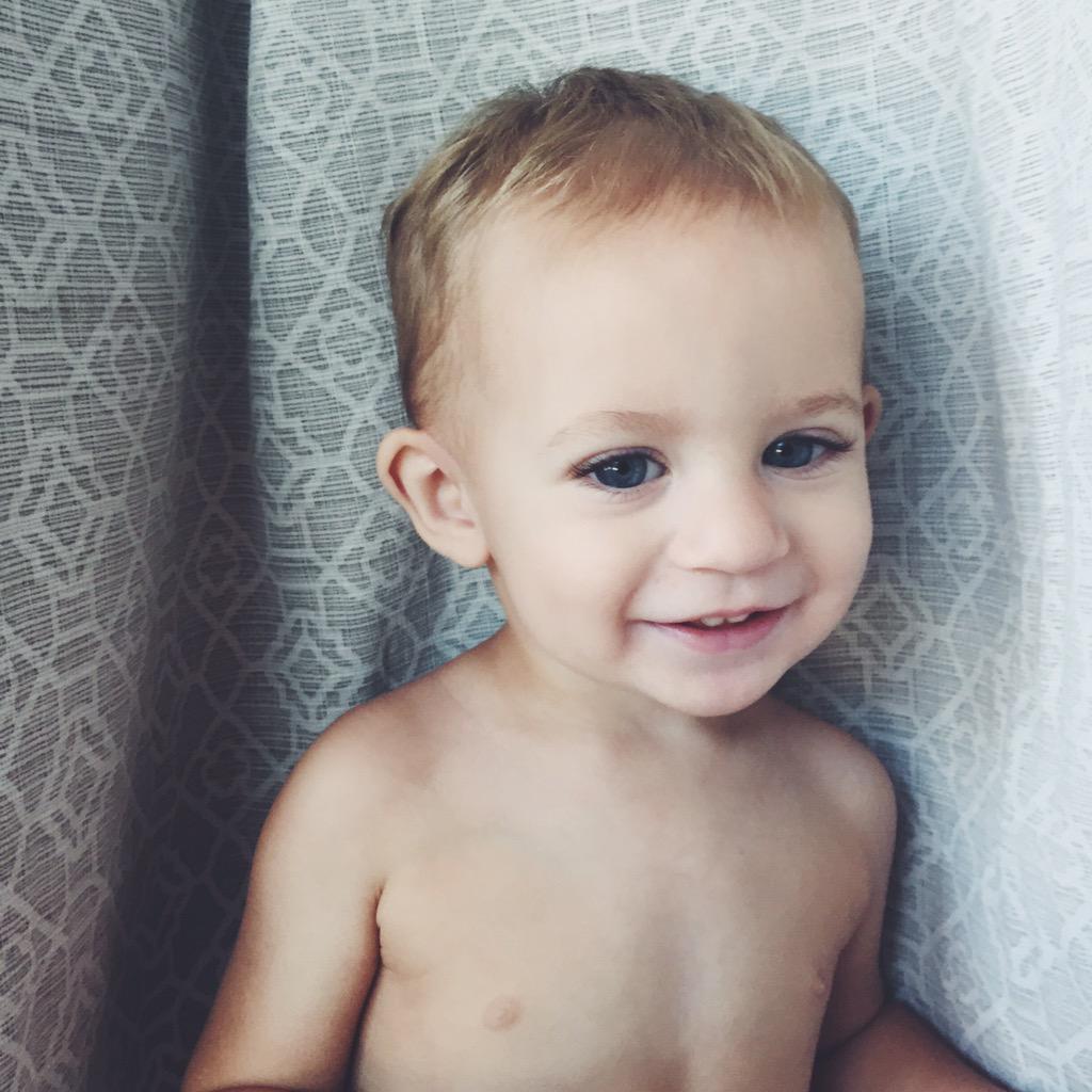 madisoncoppola's tweet photo. love playing peek-a-boo with my best friend💙 http://t.co/Qle2jojI98