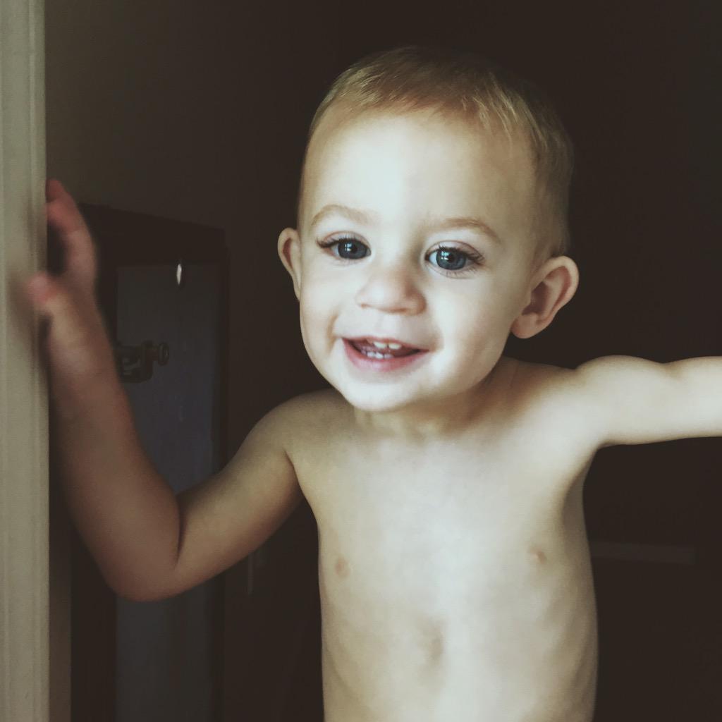 madisoncoppola's tweet photo. love playing peek-a-boo with my best friend💙 http://t.co/Qle2jojI98