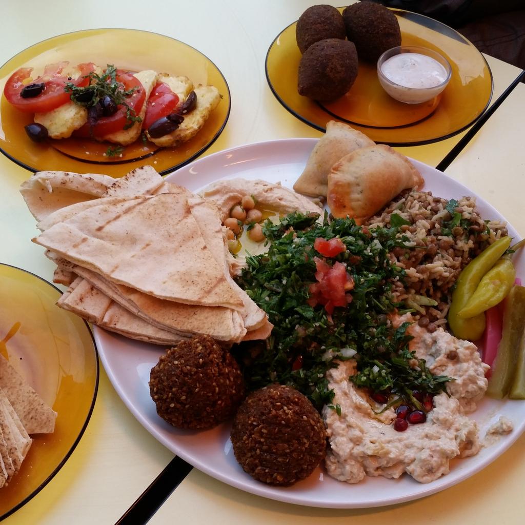 AcAvila79's tweet photo. .@Peter_Kirkham.. Thanks for kool lebanese meal http://t.co/ZMqnsXvxd0