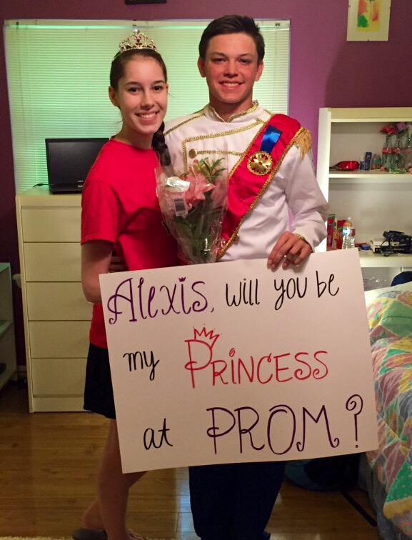 alexis_hermes's tweet photo. Prom with my Prince Charming! 👑💞 @ThatKidAndy21 http://t.co/JA2YHZef0W