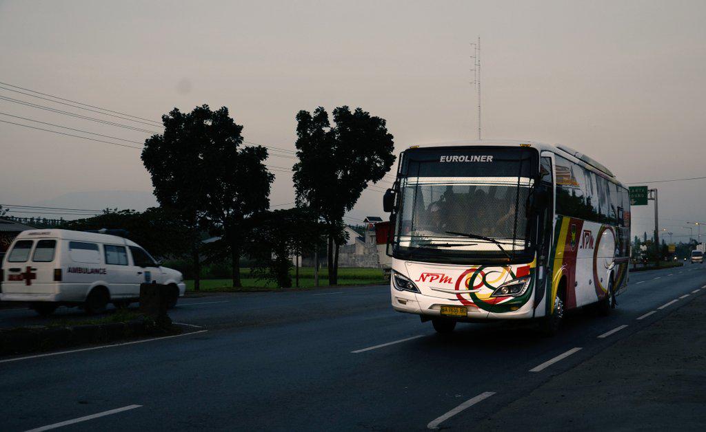 SukaFotoBis's tweet photo. Waktu berangkat ke Jepara pagi2 ketemu dgn NPM ini di Kendal http://t.co/w199hVGqGe