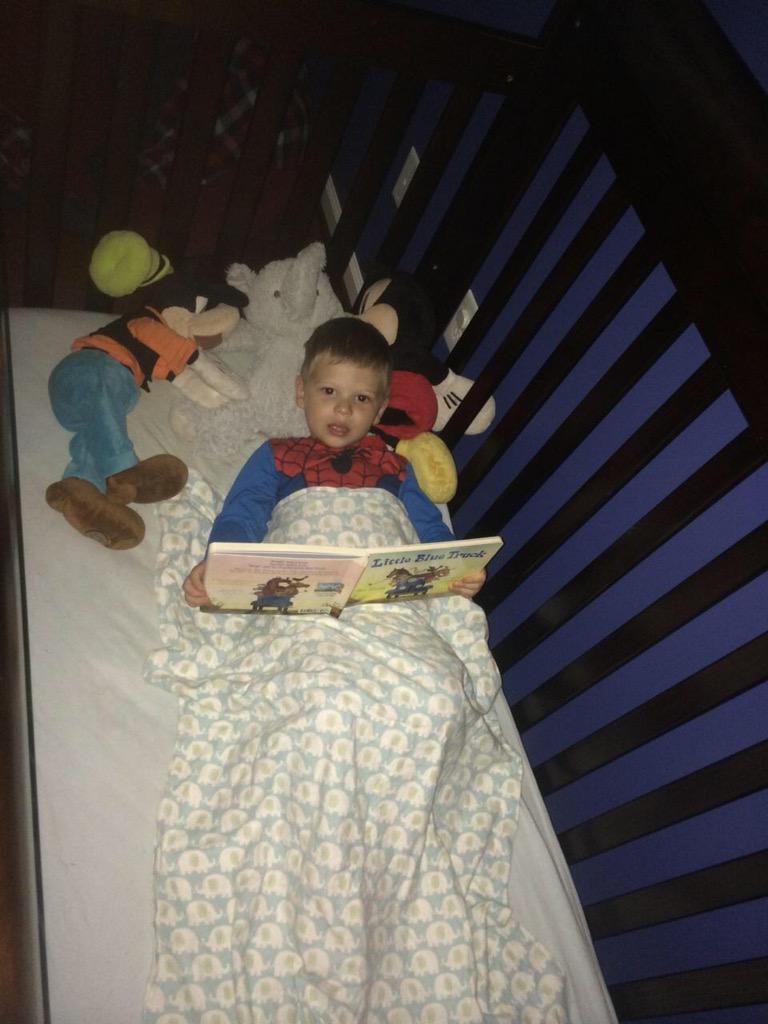 jam821_'s tweet photo. #naptime #readingisforwinners http://t.co/P4Rngz6zWc