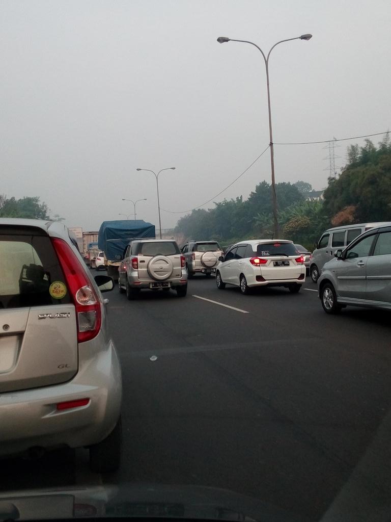 06.25: RT <a href="/mbahsingo88/">Mbah Singo</a>: #Toljorr Jt Asih-PI macet dr pintu msk tol Jatiasih imbas truk  mogok di KM 36.Sbliknya lncar