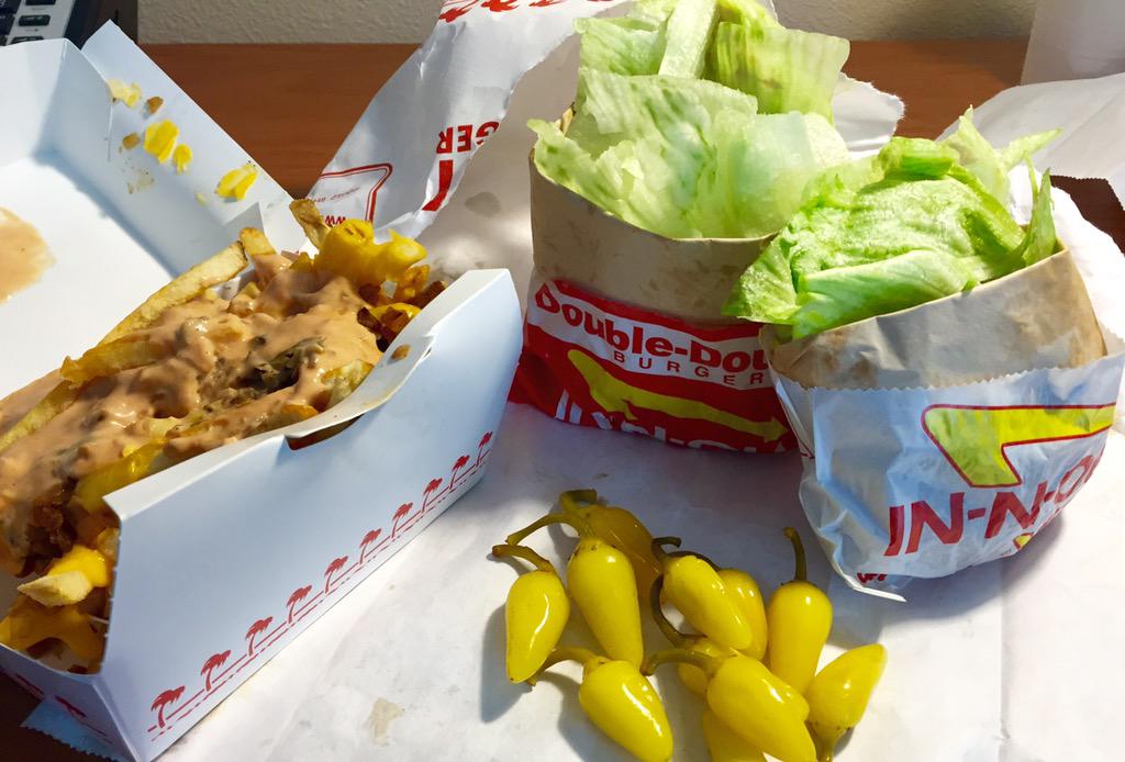 lindsayncurry's tweet photo. Saturdays lunch from @innoutburger in #TheColony,TX #undercookedbeef #poorexecutionbutdelicious http://t.co/QcpU5e0ulB
