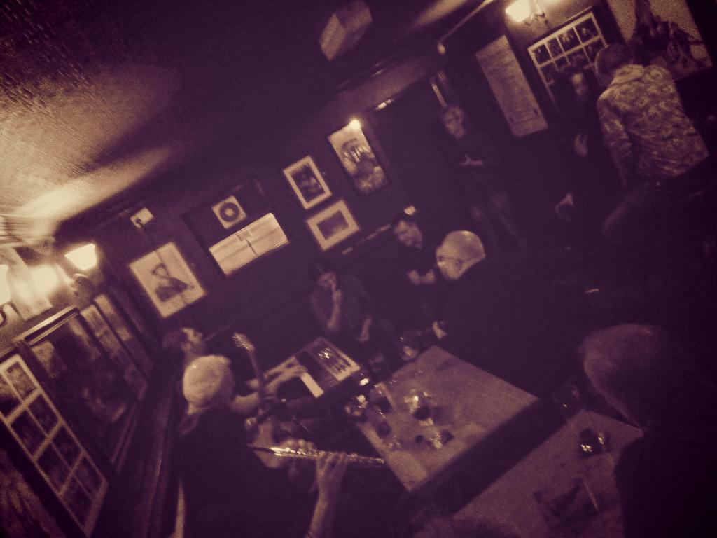 The superstars of #SligoMusic are in @fureyspub tonight @kieranquinnn @AminahHughes <a href="/TroyEoin/">Eoin Troy</a> &amp; co I'm quite lucky!