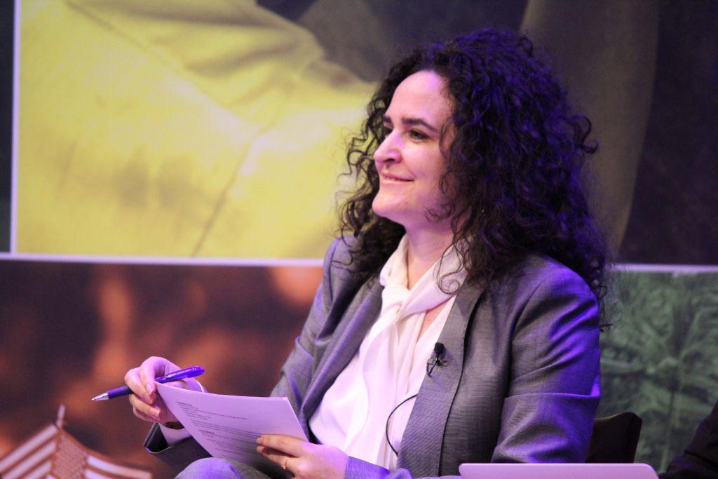 "Meet the woman who oversees one of the world's largest climate funds."

$8.3 billion fund.

fortune.com/2015/05/25/mee…