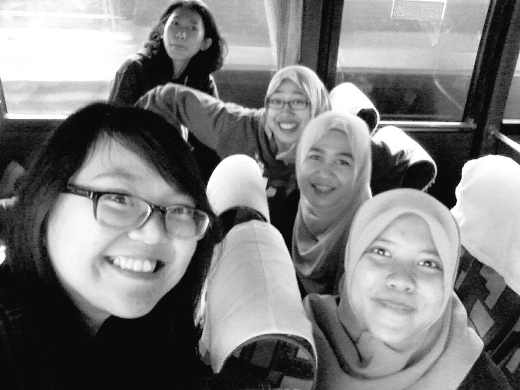 psz121212's tweet photo. @ToBeDriver @KALCare @dijeeesky @puutriwulandari @mariadian @orlensia #Wefie #TeamBuilding #KALCare http://t.co/JVXiYAVcUx