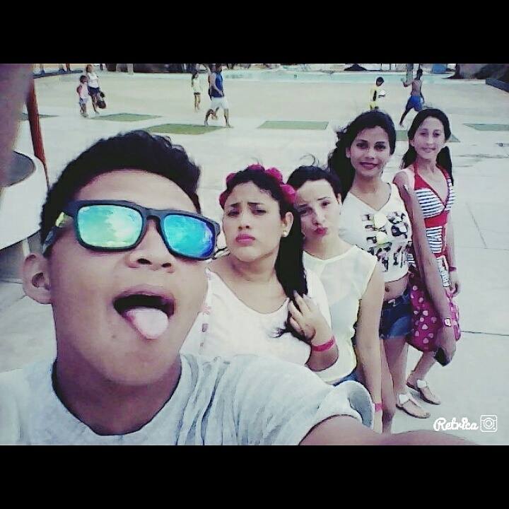 Yorgecrc_'s tweet photo. #selfie #amigos #aquapark #domingo @YoormaanG_  @NoreVillegas  @Aliys_perche http://t.co/iJ9qyL3n5B
