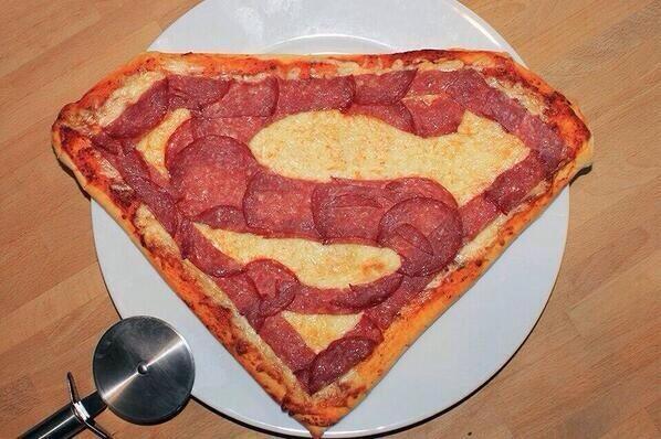 StumblerVideos's tweet photo. retweet if pizza is your hero http://t.co/H1MdsQt0D4