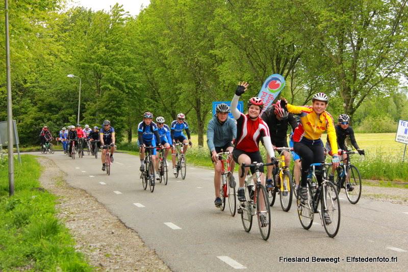 De 11.518 #Fyts11 foto's die <a href="/FRL_Beweegt/">Friesland Beweegt</a> bij IJlst gemaakt heeft, zijn nu aan het uploaden. frlb.info/1Q53kB0