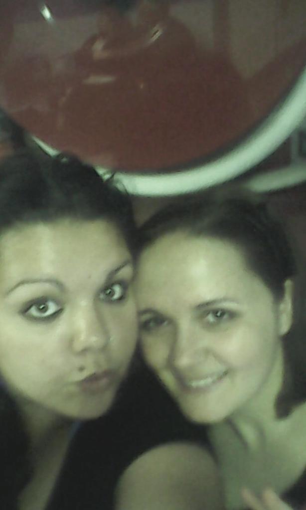 pilinalaxula's tweet photo. @olga_duran Gracias por ser como eres mi amiga mi confidente mi compañera MI HERMANA Gracias por todo te quiero tata http://t.co/bSp94ZvfZ5