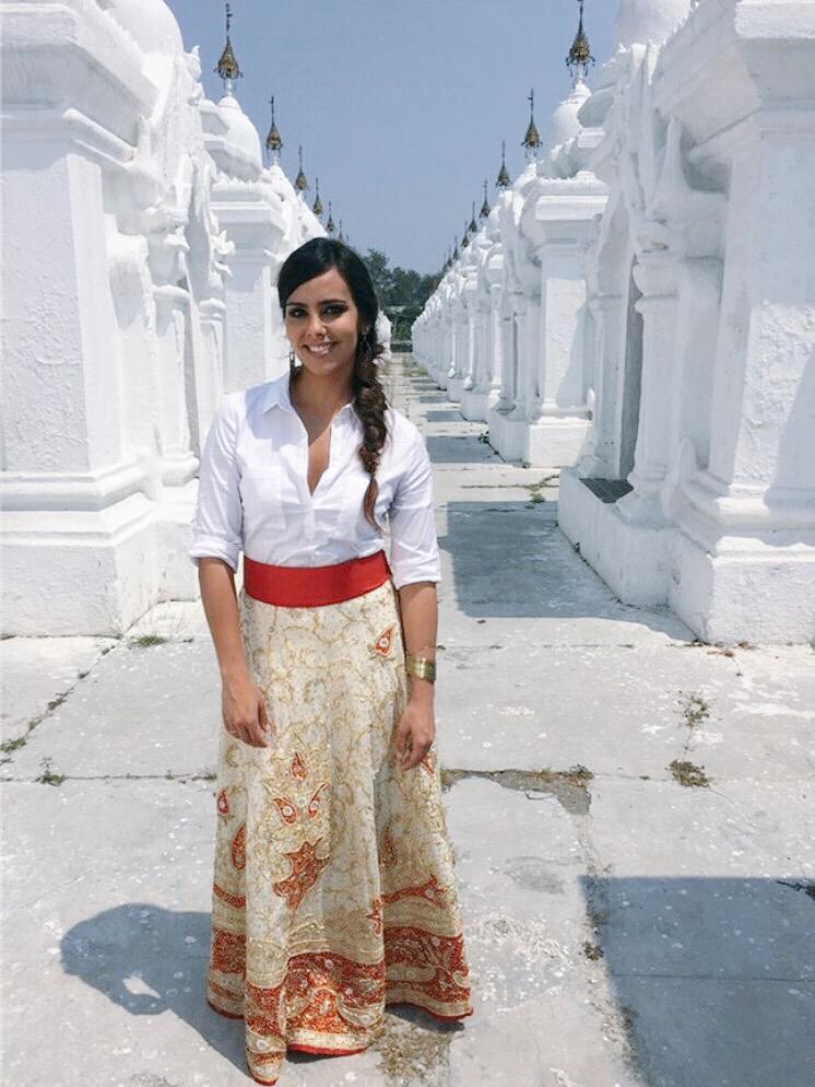 ParisEnMadrid's tweet photo. No os perdáis #PekínExpress con @CristiPedroche ¿qué os parece el look falda joya que hemos ideado para el arranque? http://t.co/jaonZBATdp