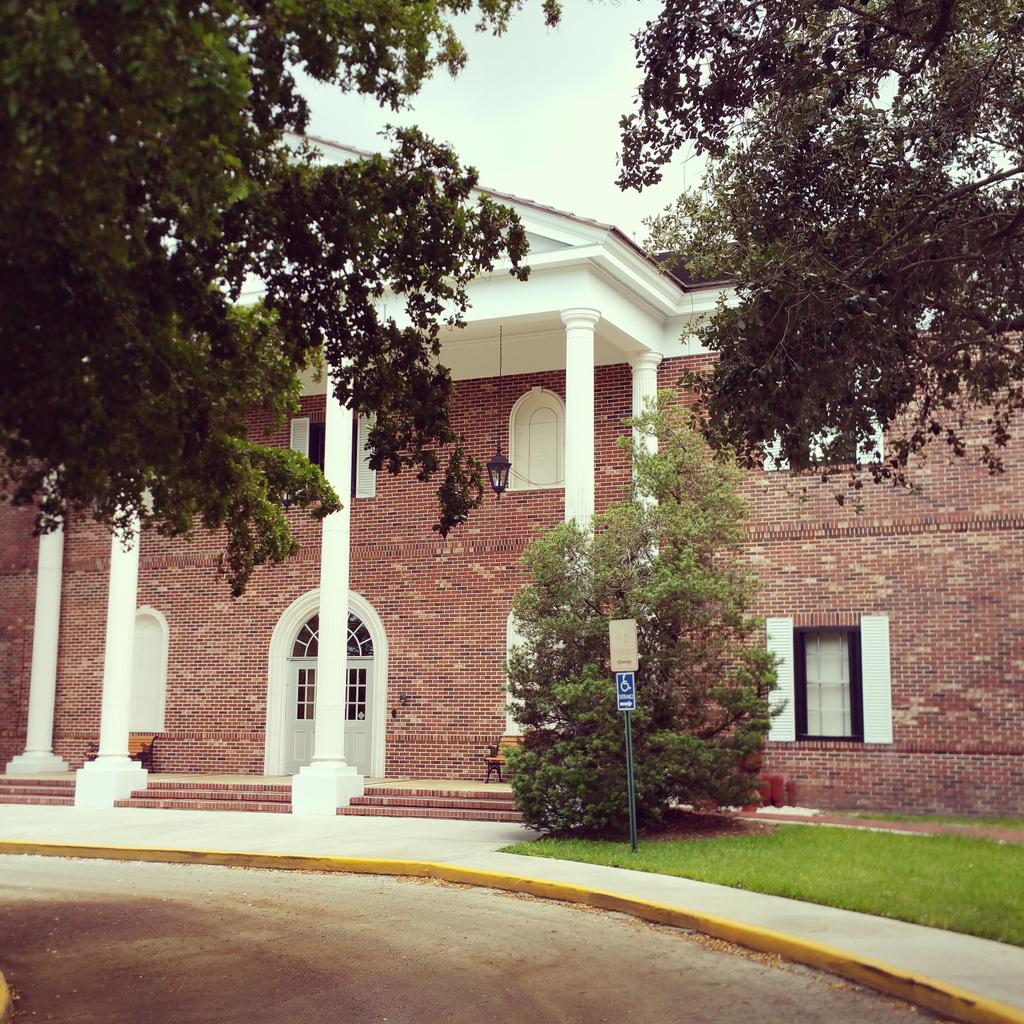 PCMPhones's tweet photo. The high school from There's Something About Mary? Yes! Also Plantation City hall. #fmneast #fortlauderdale http://t.co/Objp3bVGsc