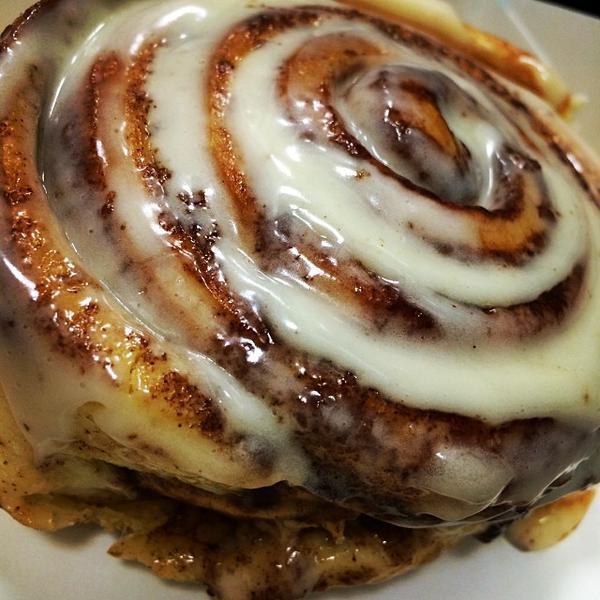 ReemTam's tweet photo. #cinnabon..3azaaaaab!! http://t.co/pn75sHB3Jx