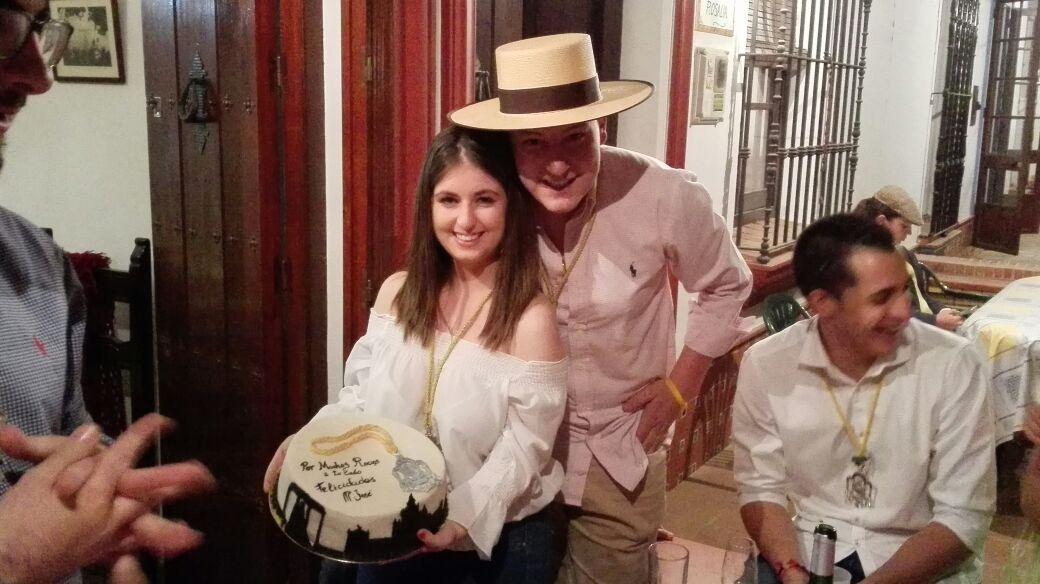 MjoseMillan91's tweet photo. No tengo palabra para describi ste Rocío!  Gracia a l gente d montoro y  a mi @chumillazo k es lo mejor d mundo tq http://t.co/z0opk9pYgk
