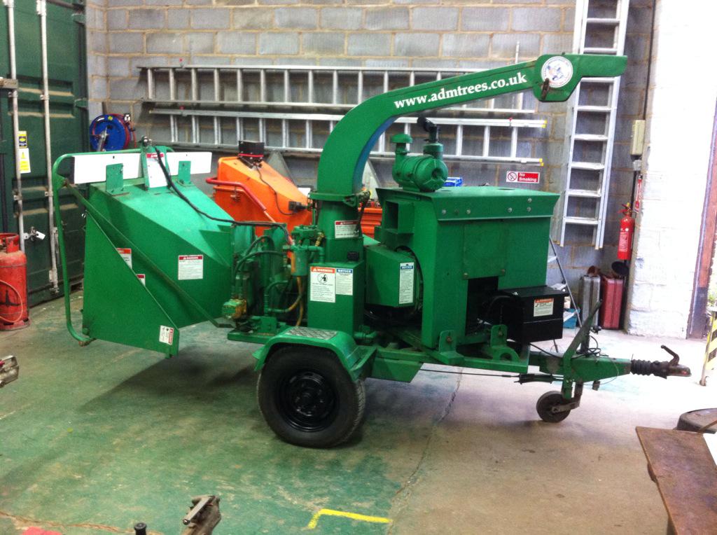 ADMTrees's tweet photo. New chipper reconditioned over bank holiday now ready to go! @GlobRecycling #chipper #treesurgery #banditchipper http://t.co/kySCIINgvx