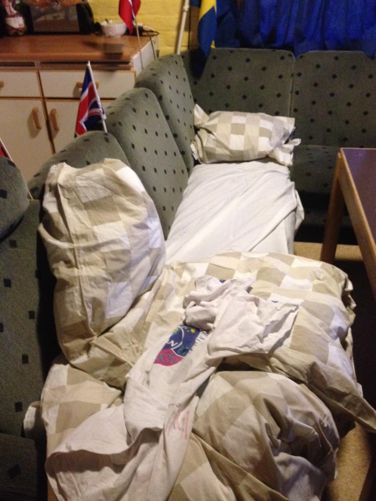 Honseburet's tweet photo. Hønseburet har startet hostell. @TredjePost : Når starter dere bordell ? http://t.co/12yUAMr2fG