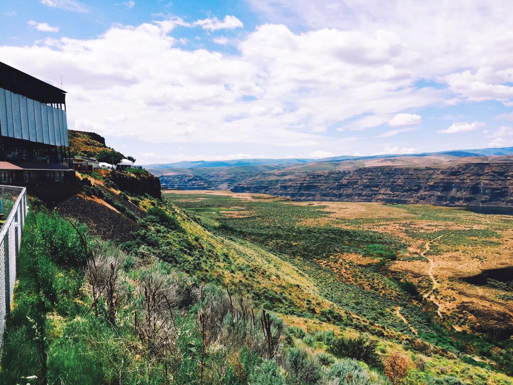 boreta's tweet photo. The Gorge main stage is one of the most beautiful places to see music in the world http://t.co/zepLn0kVPE