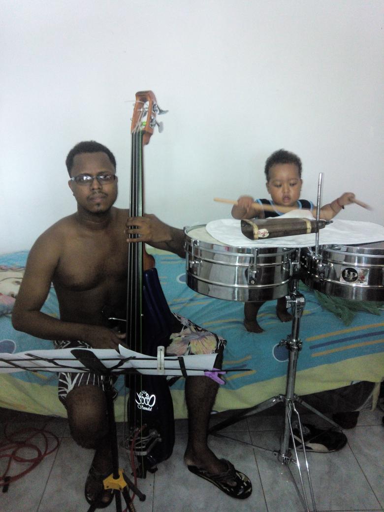 EdwinGuapi's tweet image. Estudiando con mi hijo hermoso . 
Edwin stiven guapi leal