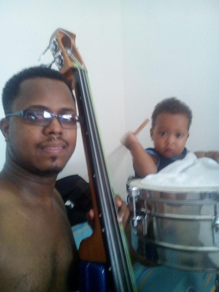 EdwinGuapi's tweet image. Estudiando con mi hijo hermoso . 
Edwin stiven guapi leal