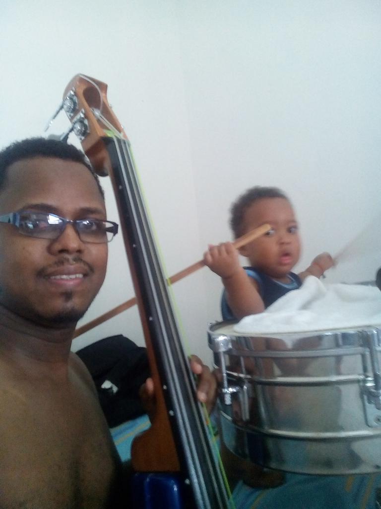 EdwinGuapi's tweet image. Estudiando con mi hijo hermoso . 
Edwin stiven guapi leal