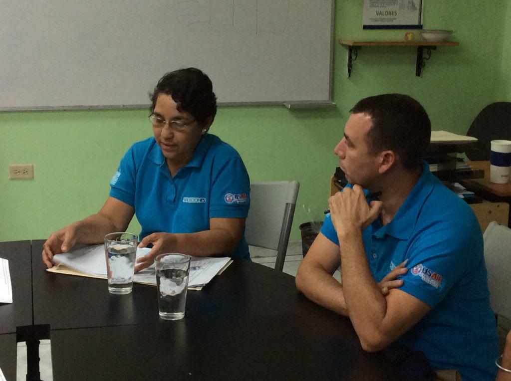 imj_ss's tweet photo. Nuestro Dir. @frangaray se encuentra con @Fundeorg generando insumos estratégicos para disminuir la violencia juvenil http://t.co/RK04iXqTdM