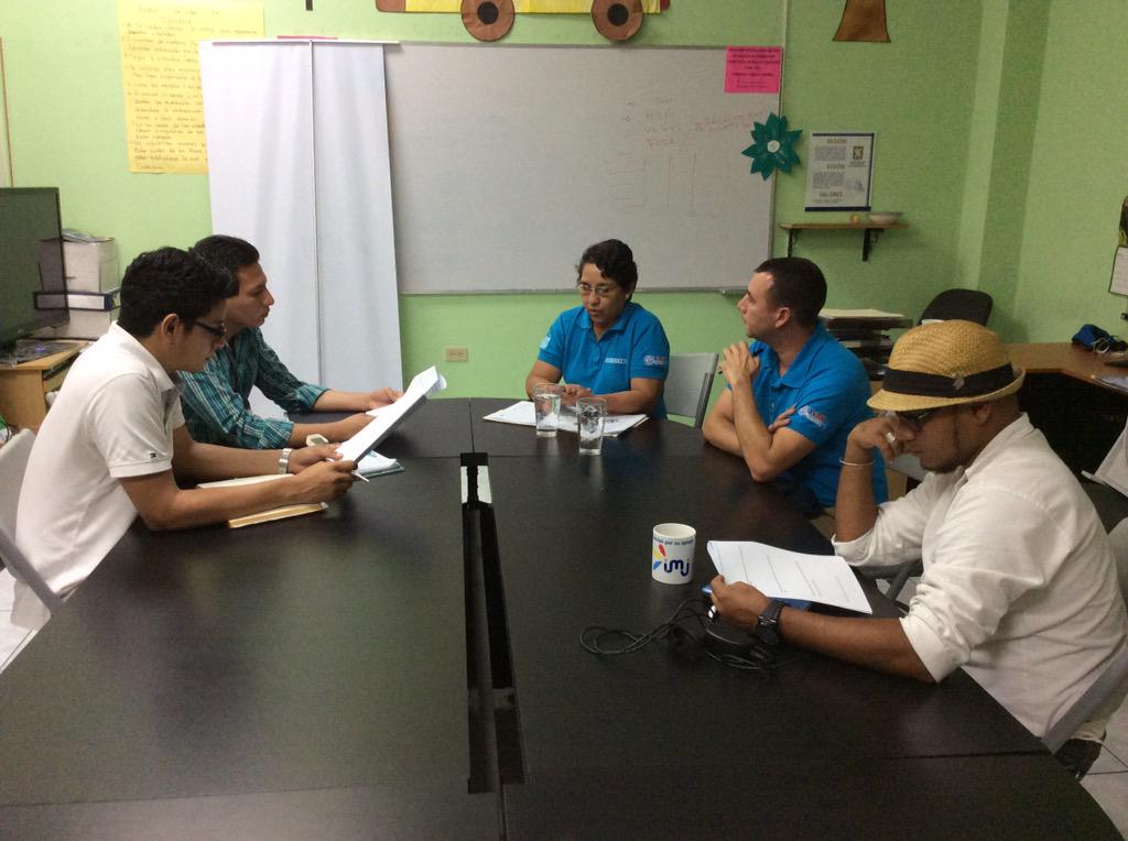 imj_ss's tweet photo. Nuestro Dir. @frangaray se encuentra con @Fundeorg generando insumos estratégicos para disminuir la violencia juvenil http://t.co/RK04iXqTdM