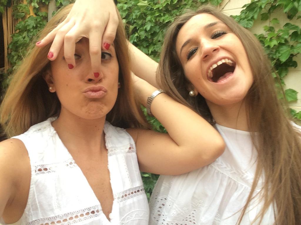 CrisEscrit's tweet photo. Echándola cada día más de menitos 💕💕 http://t.co/DjVRw7ZtKN