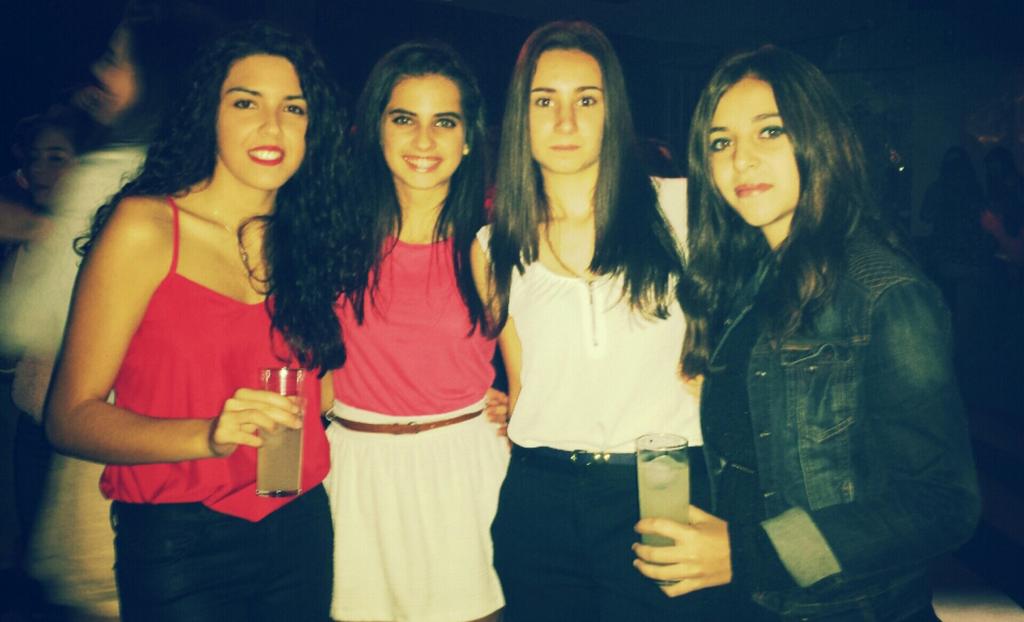 7patricia_1999's tweet photo. Y siendo eso de que los amigos son la familia que se elige, juro que os volvería a elegir un millón de veces. 😢😢👭👭❤❤ http://t.co/JHyRZp9i6o