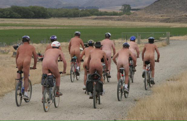 james_wakley's tweet photo. Top effort pip, Dunky deathwish &amp; the velo-pig on their 200mile ride 4 @54321Cymru @for_luca @SDFHC #hellishbadscadge http://t.co/jwWgyAoKTZ