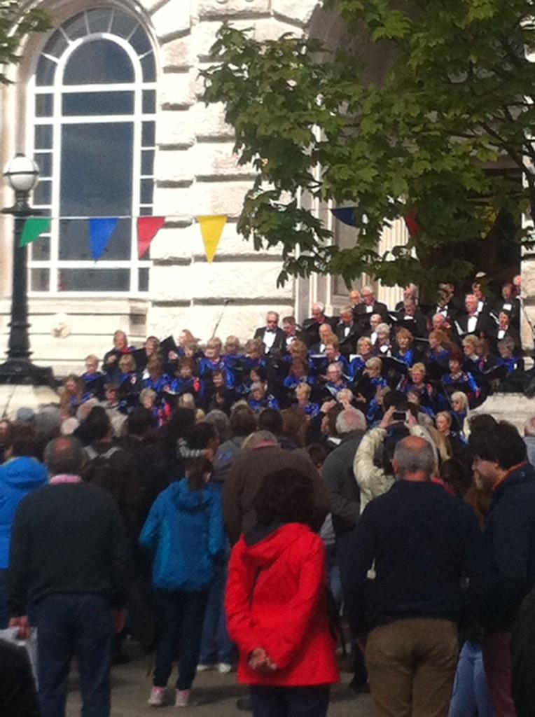 TheLpoolWord's tweet photo. Excellent choir at #Liverpool #3Queens http://t.co/479NIKSYW4