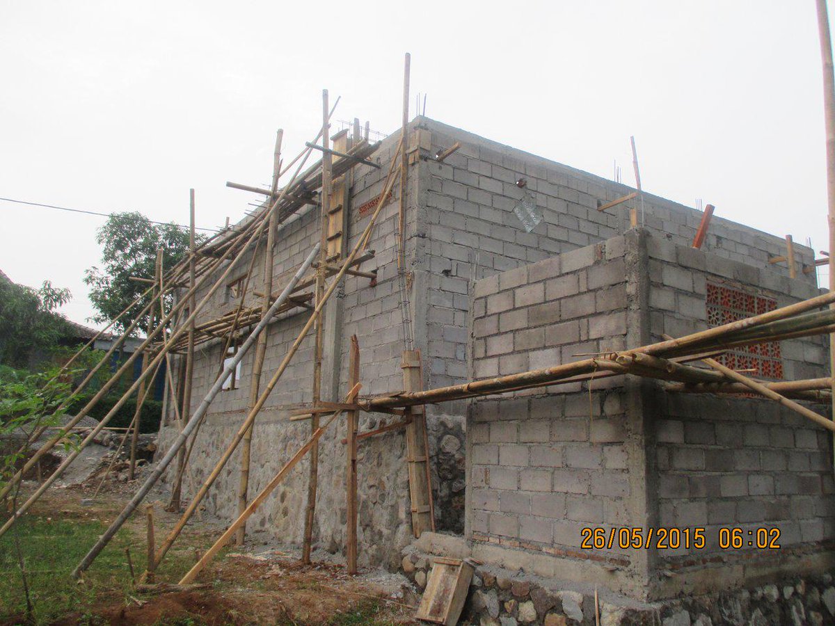 ilmoe's tweet photo. alhamdulillah masjid desa sekarang terlihat tinggi dan megah, alhamdulillah. jazakumullahkhair buat yg sudah infaq http://t.co/DGLAVkZ1Hs