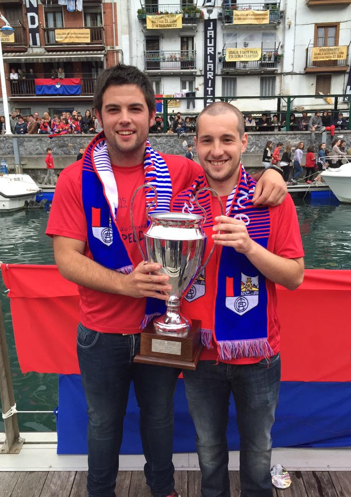 Mikel_Santiso's tweet photo. Hau bixi al ixati ezileikelako diruaz ordainddu!
Aurrera beti Aurrera!
#AupaAurrera 🔴🔵🔴🔵🔴🔵🔴 http://t.co/EkEKVSTgkM
