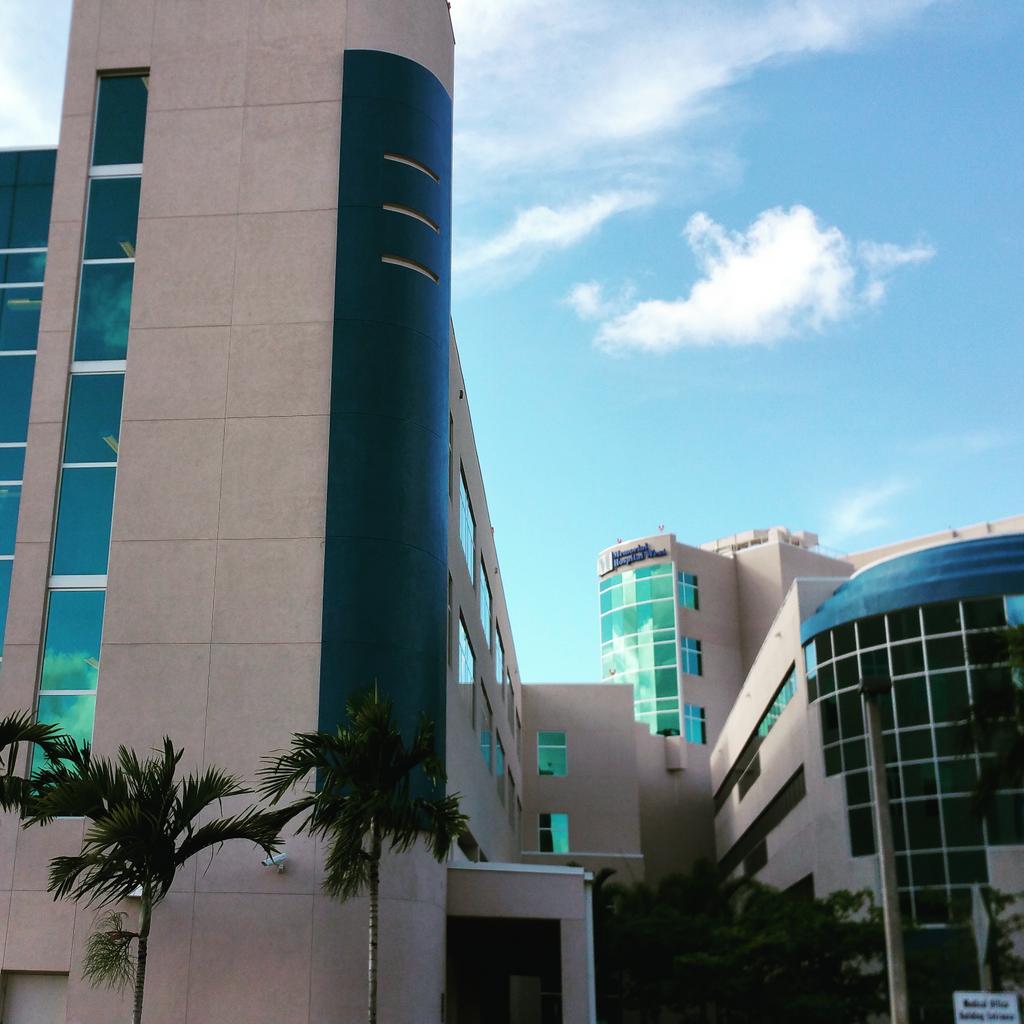 PCMPhones's tweet photo. Testing on Memorial Day ends at Memorial Hospital in Pembroke Pines. #fmneast #fortlauderdale http://t.co/vRkokYBTBW