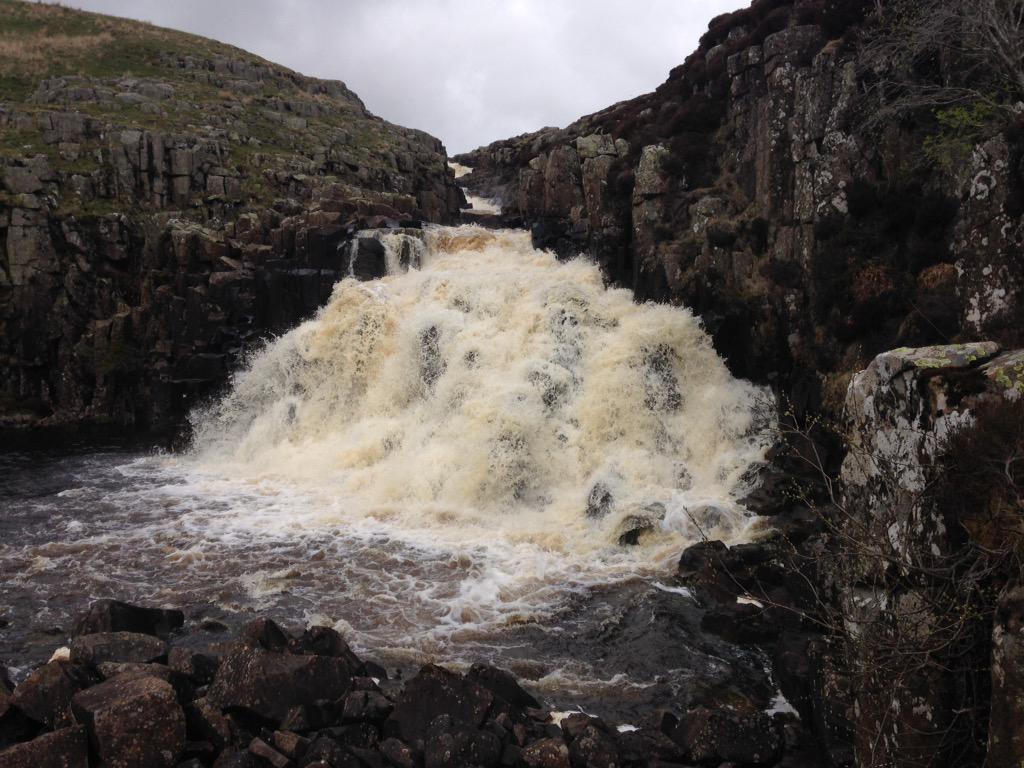 pimayo's tweet photo. Amazing scenery on 20mile #PenineWay walk to Dufton #HighForce #CauldronSnout & #HighCup http://t.co/hQid3Cmaja
