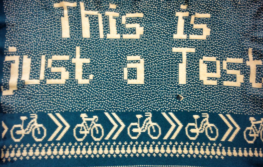marilenegaudet's tweet photo. Petit tricot en forme de poires #yarnbombing #knitmachine @videosmithery @rebulave http://t.co/ANxHy0nGkv