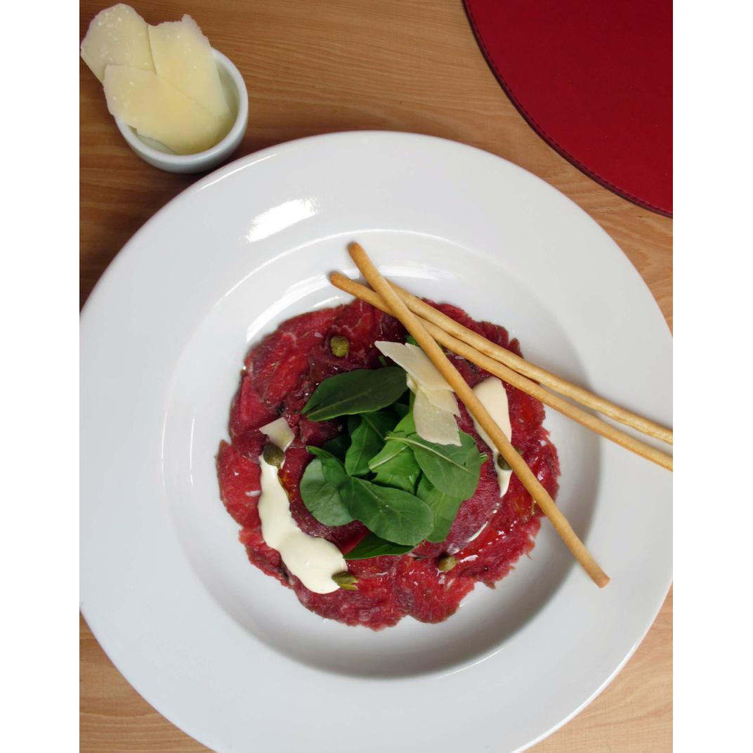 santapizza's tweet photo. El Carpaccio Di Vitello está increíble, aunque mejor probarlo que verlo en foto. 
¿Te pedimos un taxi? #SantoMomento http://t.co/IG7kxcf5kK