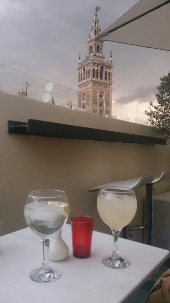 verabertoni's tweet photo. Copita con las mejores vistas antes de partir hacia #RoadToVarsovia #RoadToWarsaw #APorLaCuarta #FinalEL @Consito89 http://t.co/bcUbdvcToI