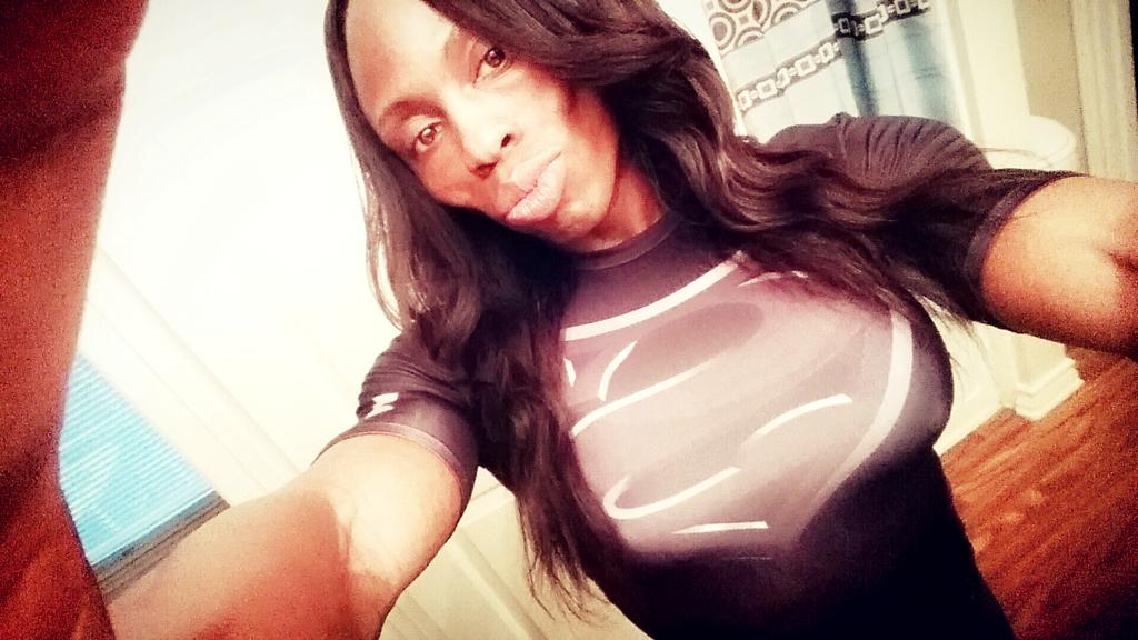 mizztreasure's tweet photo. I wear an S on my chest and it's for SEXY.. time to hit the playground..aka the gym http://t.co/6cyV4cQdTL