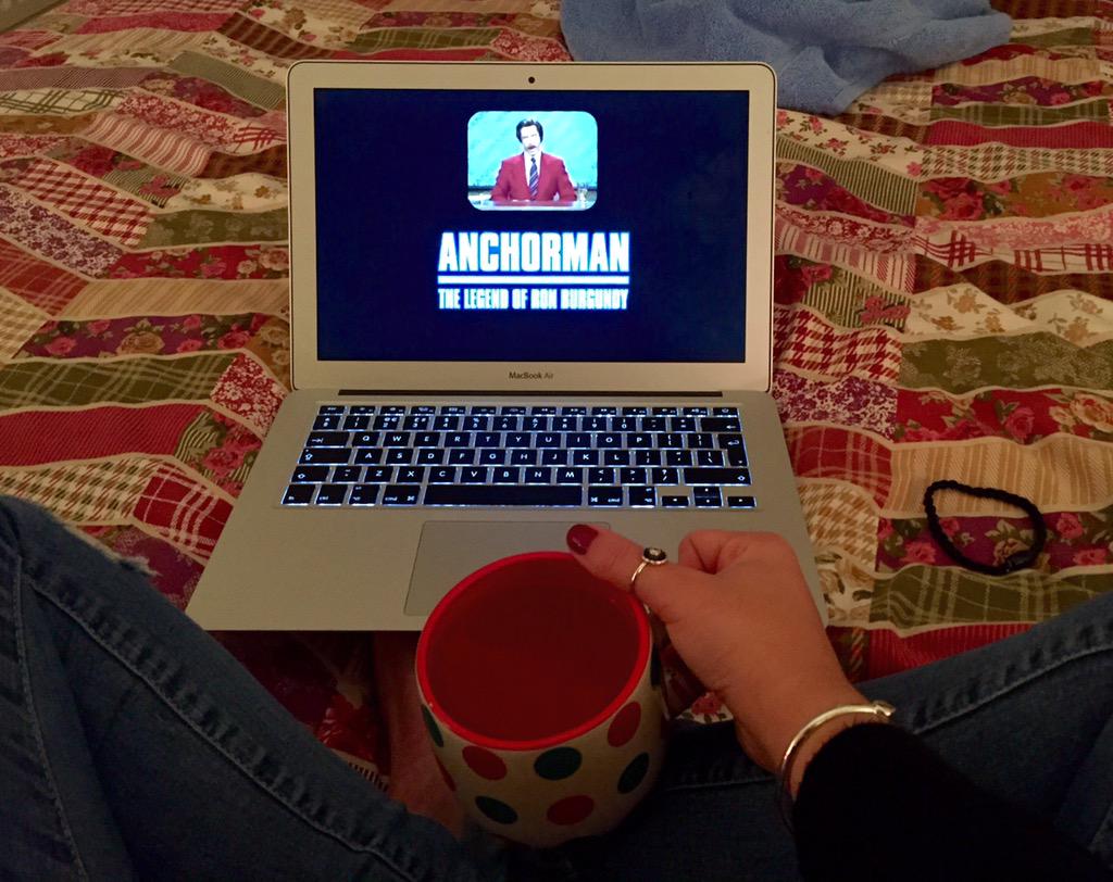 s0phiesutt0n's tweet image. Drinking hot lemon and honey watching Anchorman #MAKEMEBETTER #lotsofgigscomingup #givememyvoiceback 🐢