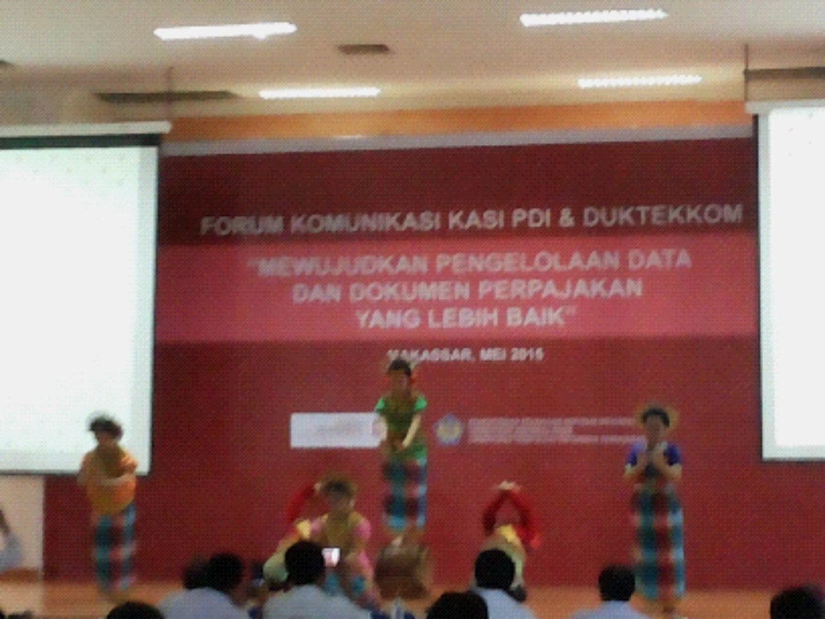 congidi75's tweet photo. Tarian menyambut peserta... http://t.co/GSxLjiRpTg