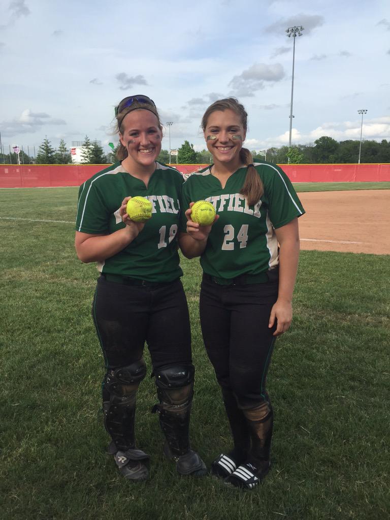 cswain_11's tweet photo. Westfield Lady Shamrocks won their 1st ever sectional game 2nite. @kristinlondon @ashley_swartout back2back dingers!🍀 http://t.co/pakwvavkz7