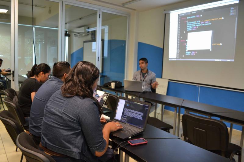 gobiernozac's tweet photo. Concluyó el 4º Festival Latinoamericano de Instalación de Software Libre #FLISOL2015 http://t.co/9RT7WRbU9e