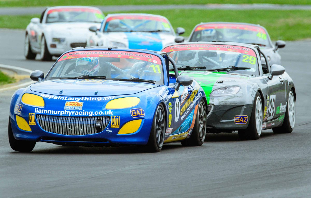 CJphotos1's tweet photo. @CastleCombeUK @CraigStoneUK @designedbybird @PistonBroker  Cracking Race Meeting  #CastleCombeRacing @MX5SuperCup http://t.co/iJ1OZO97gV