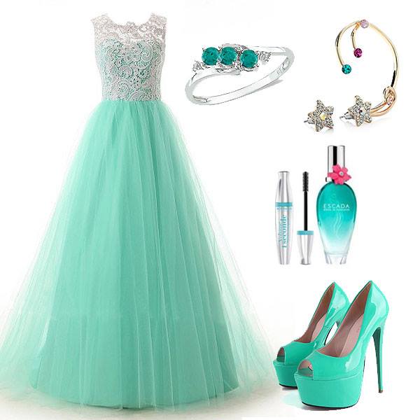 Cee_Douglas's tweet photo. Prom dress http://t.co/g86hIlDGu1