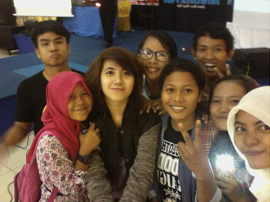 yuyuayyu's tweet photo. thx 2hari bareng drc palembangnya kakak({}):* @deraa93 main2 lagi ya :) http://t.co/mGzXXWtxyT