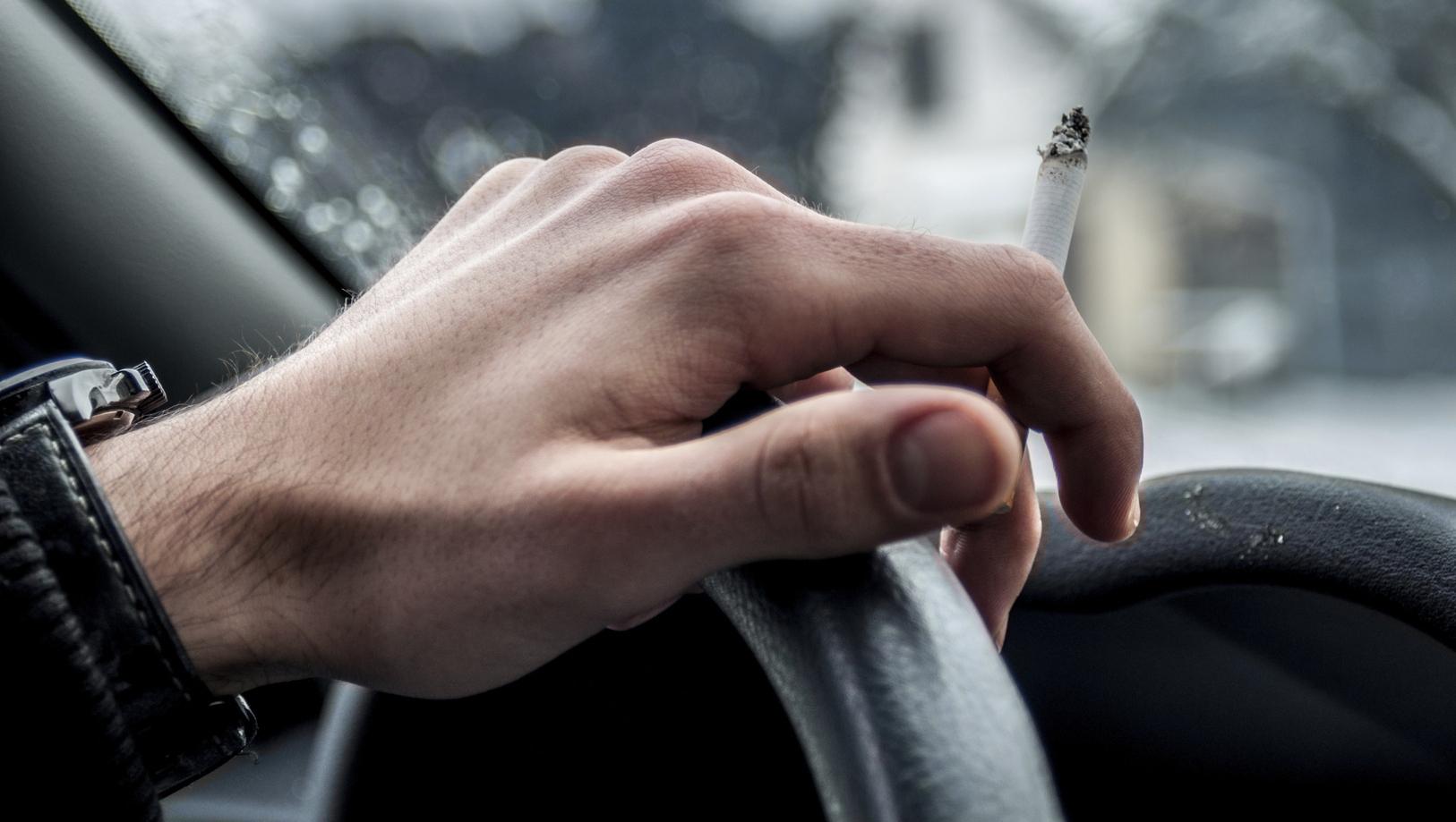 Smoking car